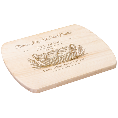 Tabla decorativa de arce Danos hoy nuestro pan de cada día, Mateo 6:11, vista en ángulo